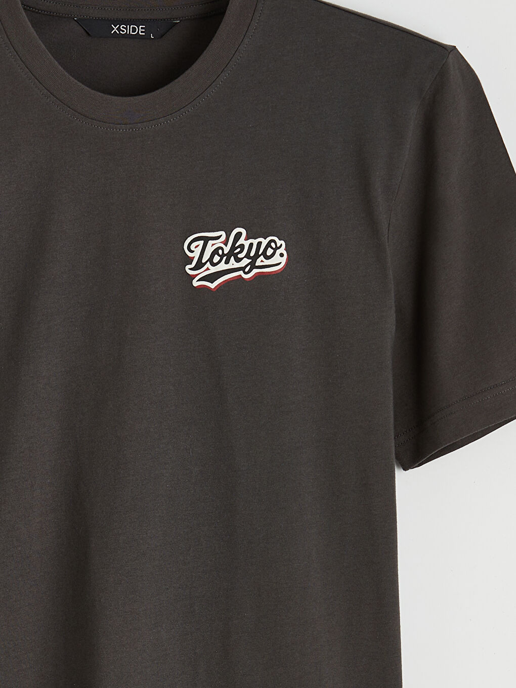 تي شيرت رجالي مطبوع طوكيو بياقة دائرية-5
