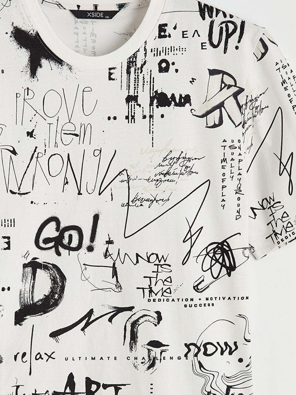 تي شيرت رجالي مطبوع بياقة دائرية-3