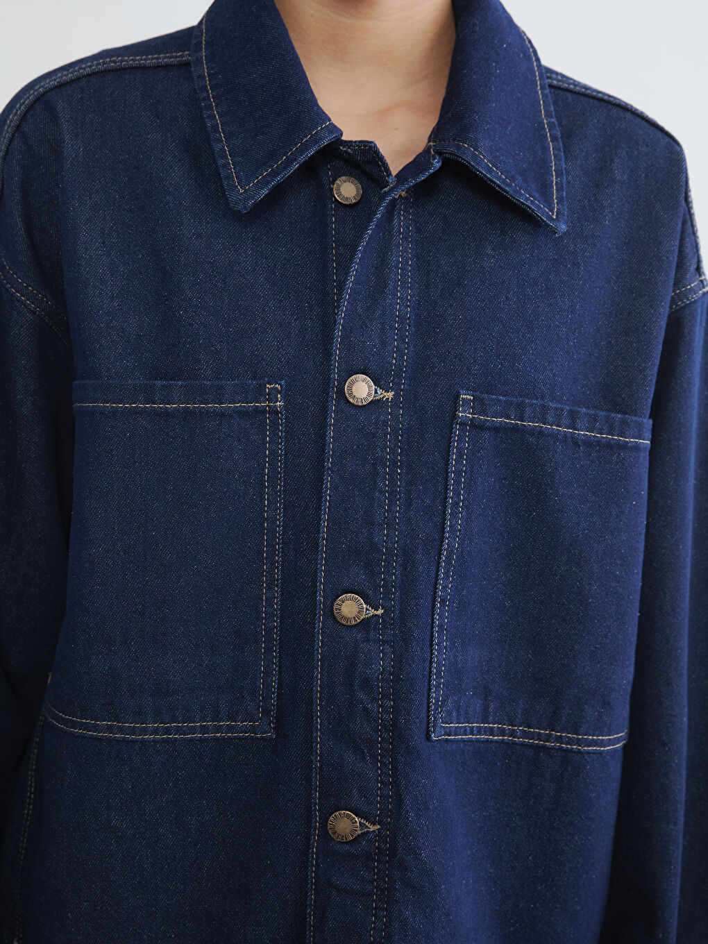 Оверсайз женская джинсовка с отложным воротником-2