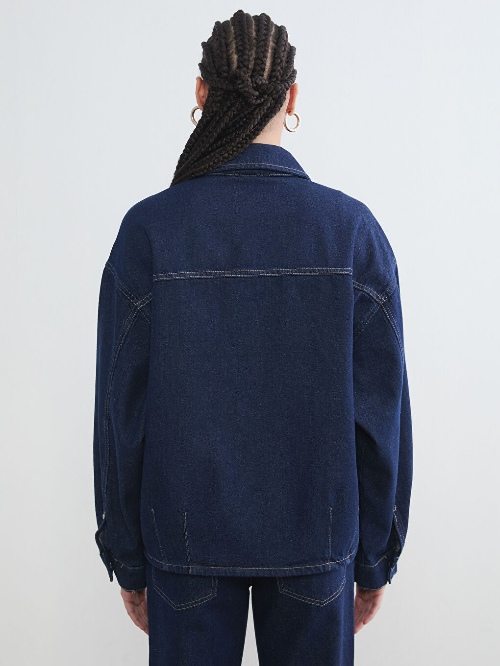 Оверсайз женская джинсовка с отложным воротником-3