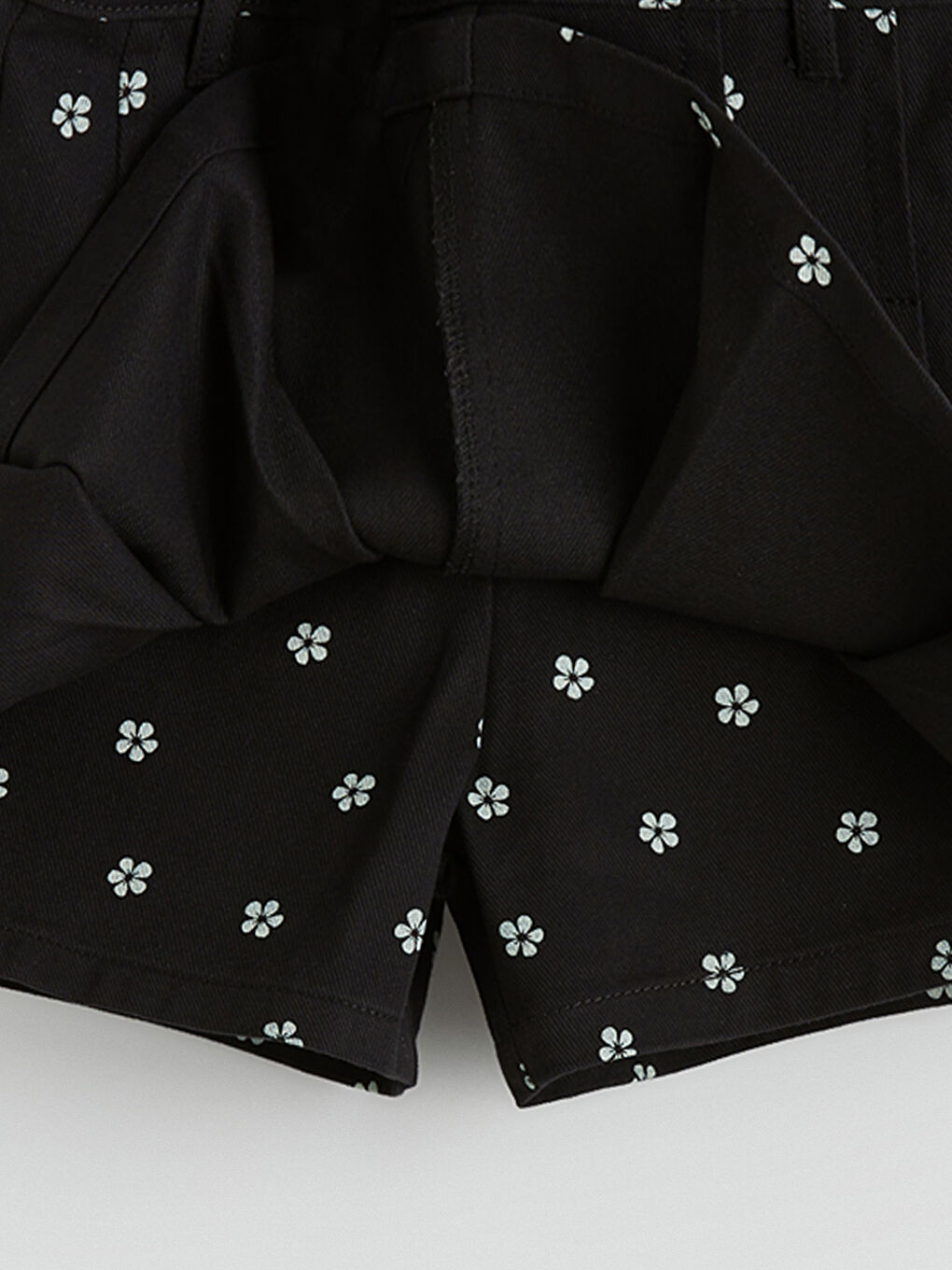 Момиче Черно Пола - къси панталони-2