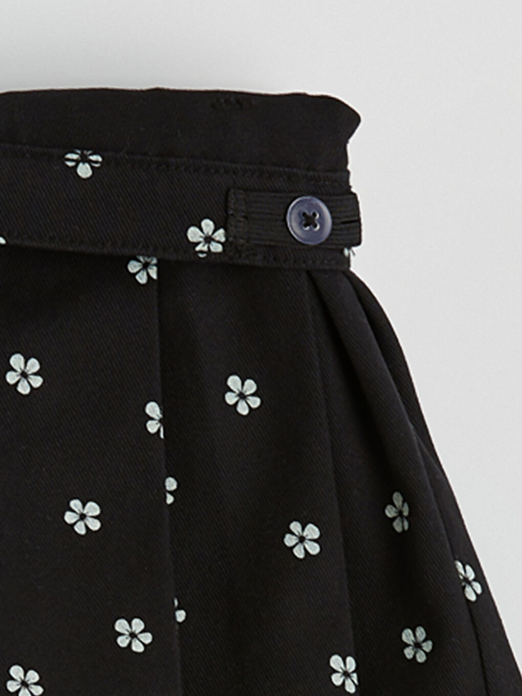 Момиче Черно Пола - къси панталони-4