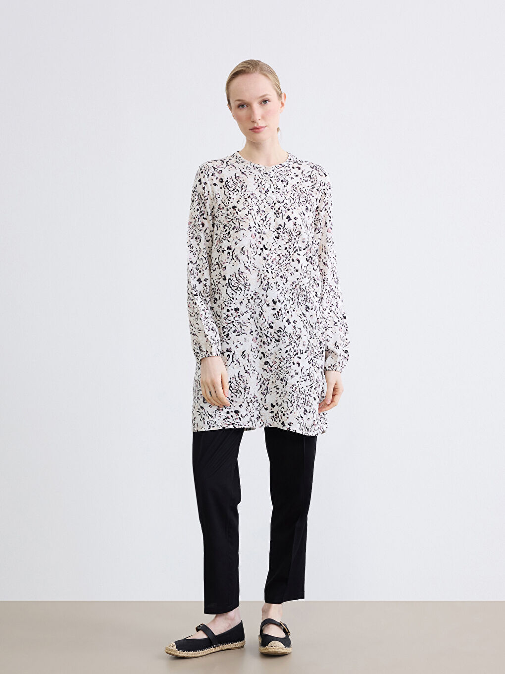 Ekru Hakim Yaka Desenli Balon Kollu Kadın Tunik-1