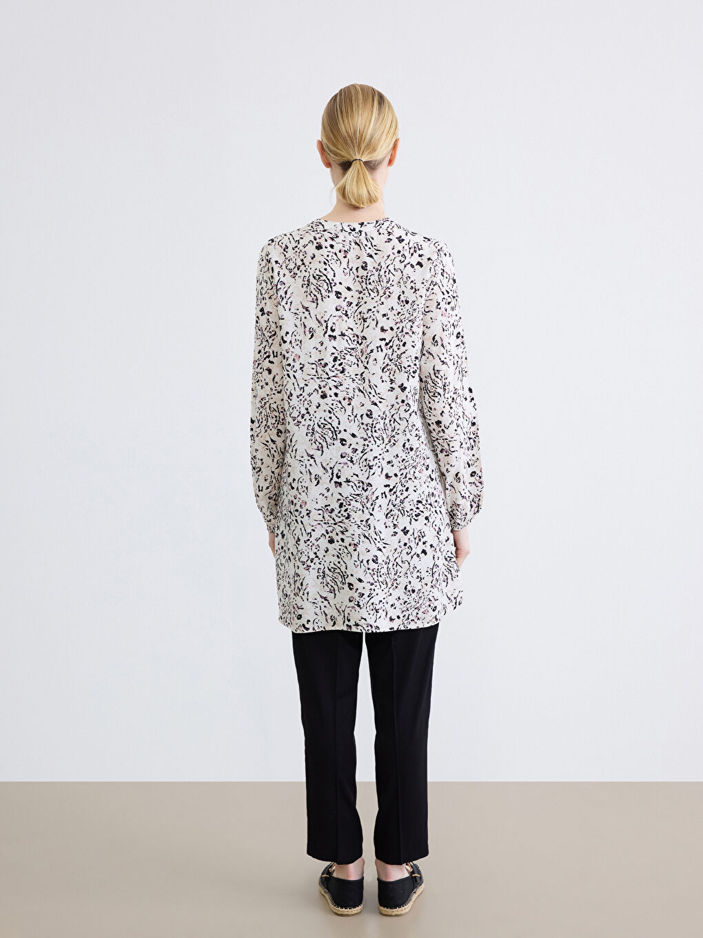 Ekru Hakim Yaka Desenli Balon Kollu Kadın Tunik-3