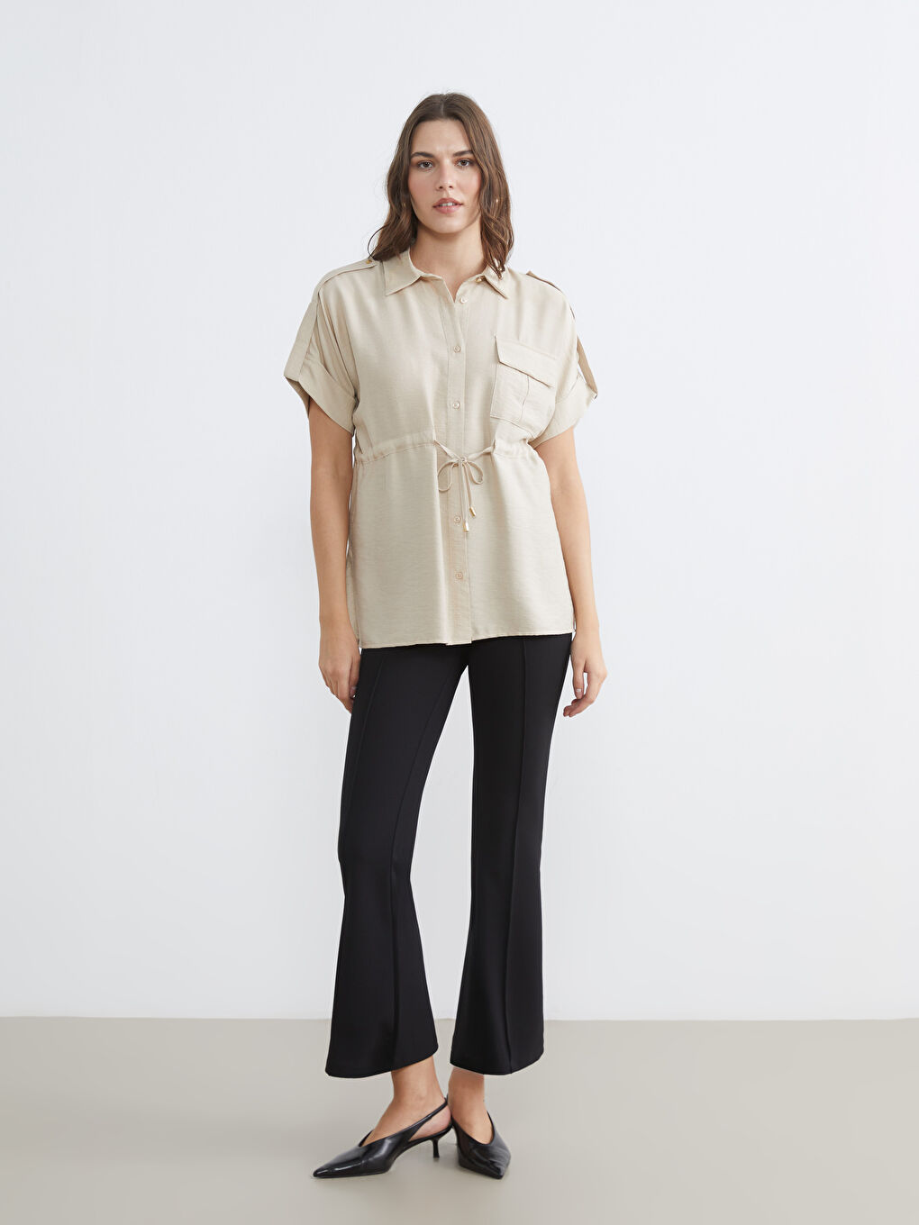 Bej Bağlama Detaylı Büzgülü Kadın Gömlek-1