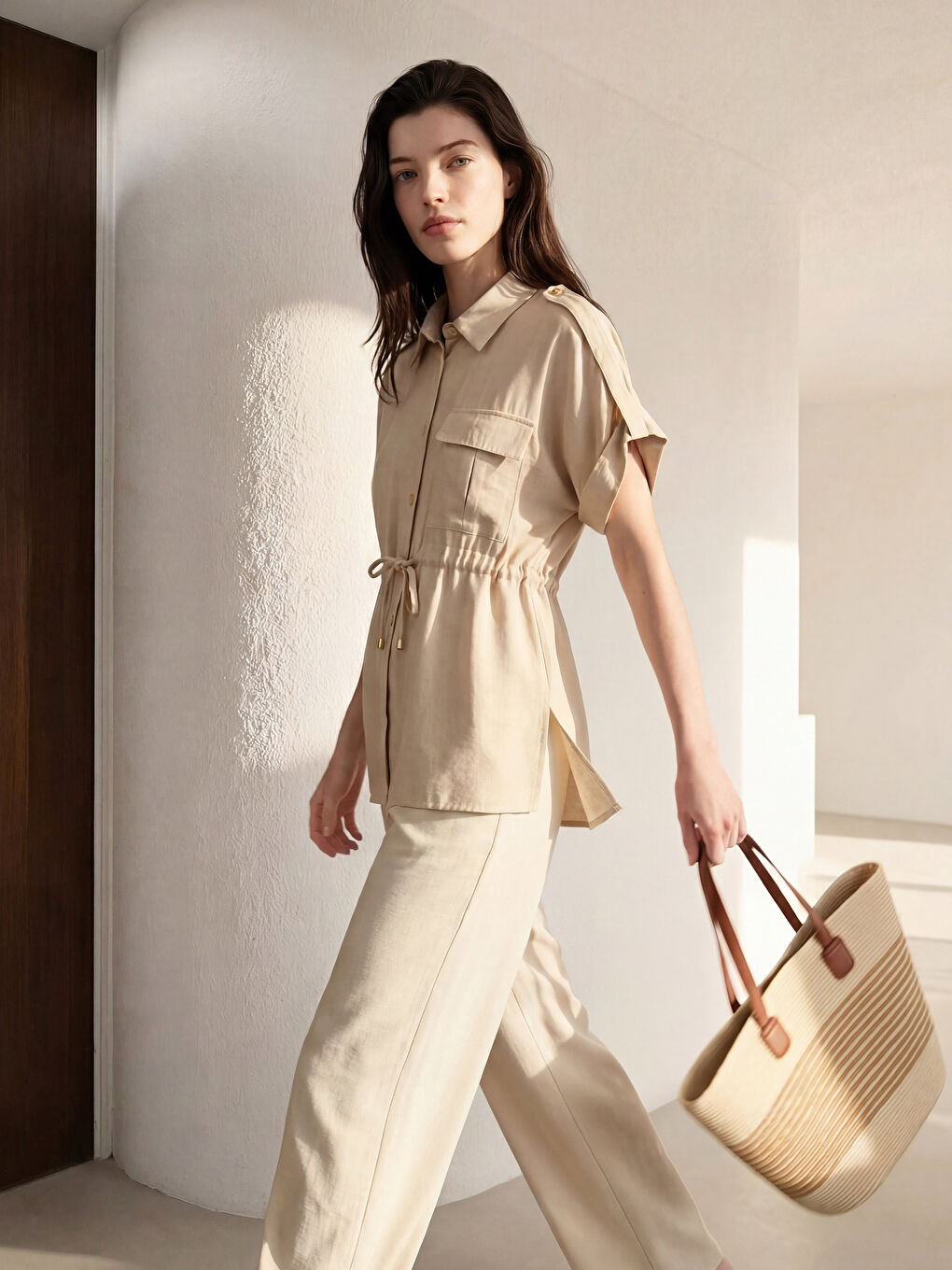 Bej Bağlama Detaylı Büzgülü Kadın Gömlek