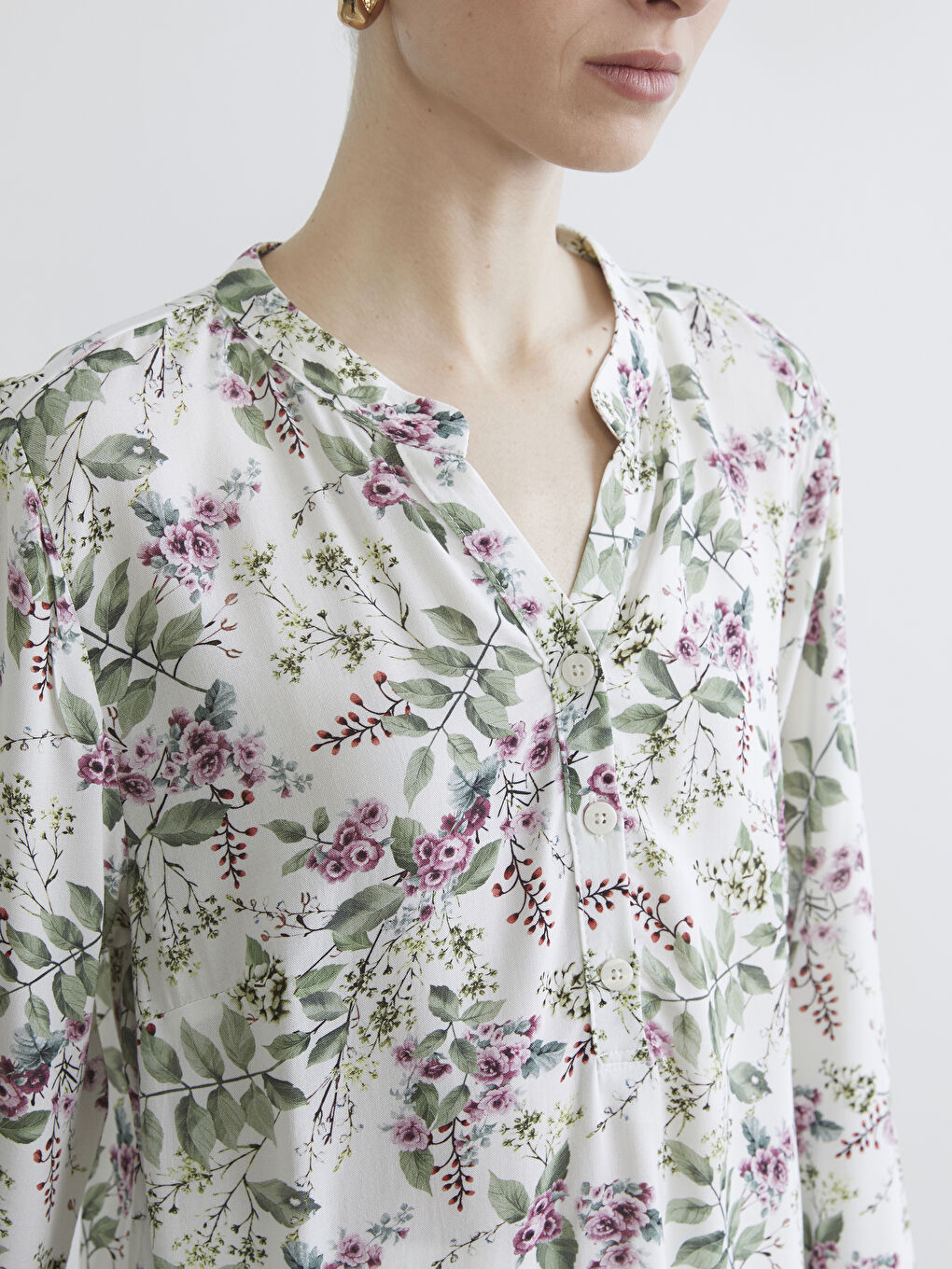 Ekru Kaçık Yaka Desenli Kadın Tunik-2