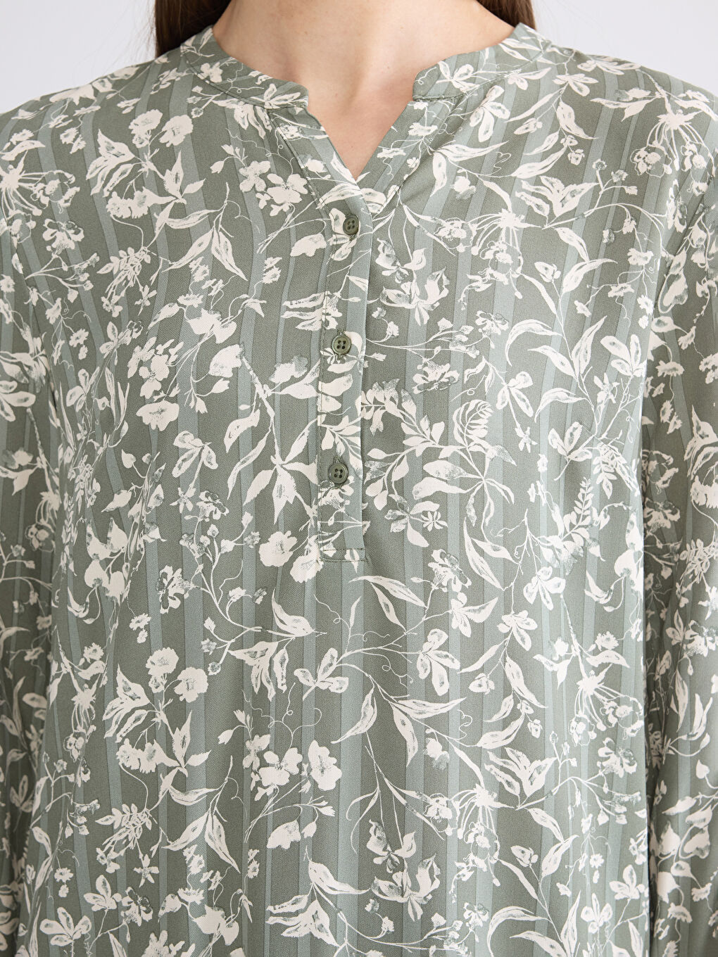 Yeşil Kaçık Yaka Desenli Kadın Tunik-2