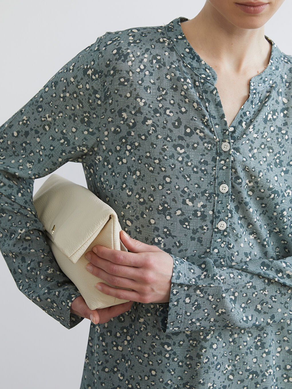 Haki Kaçık Yaka Desenli Kadın Tunik-2