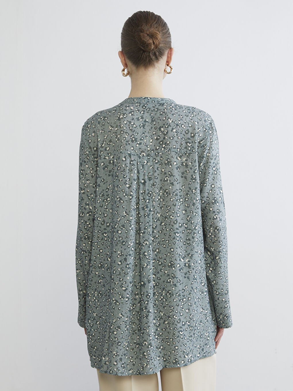 Haki Kaçık Yaka Desenli Kadın Tunik-3