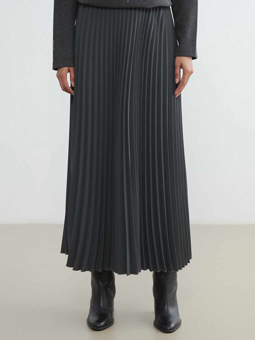Плисирана пола с еластичен колан.-1