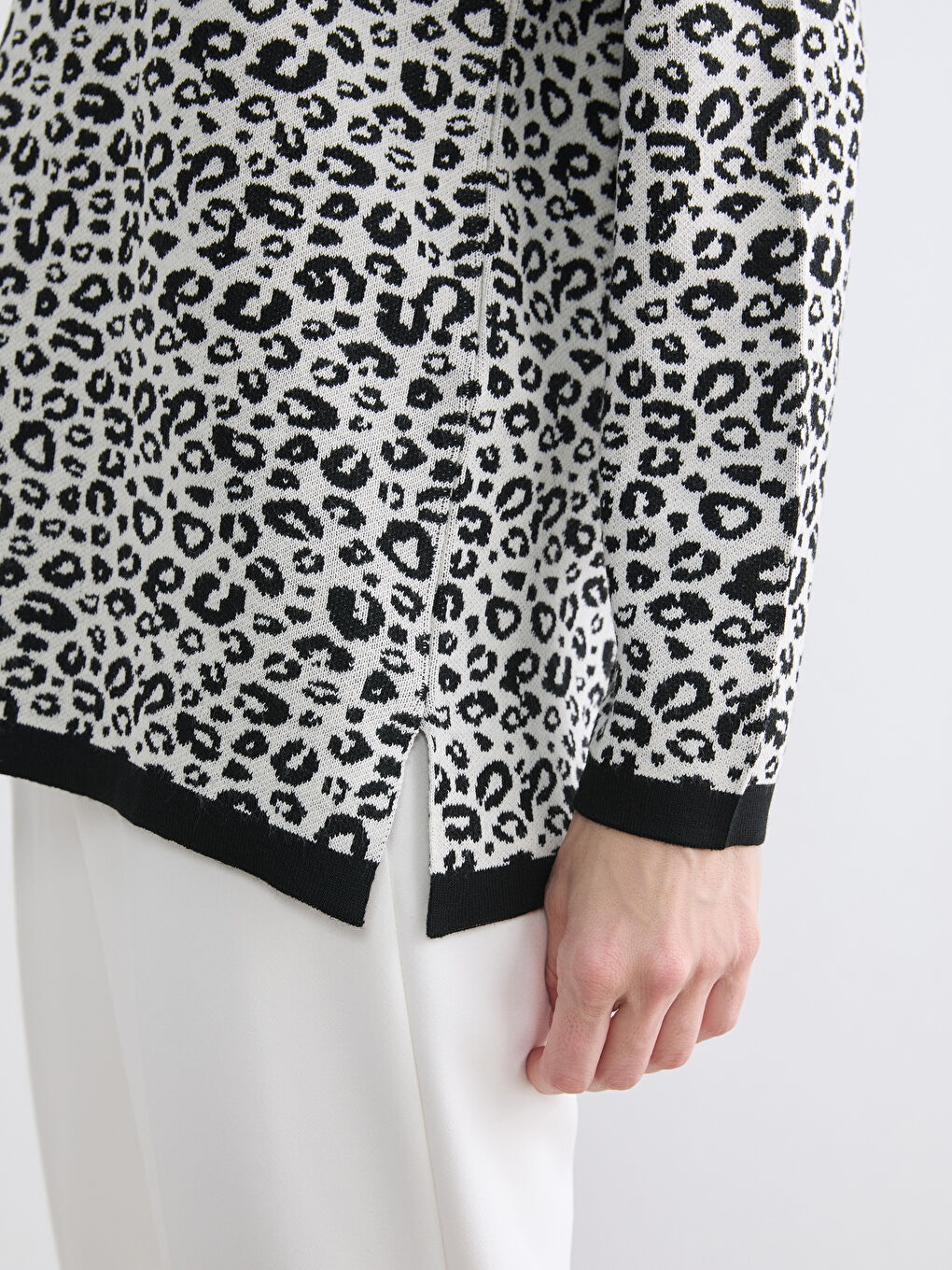 Ekru Bisiklet Yaka Leopar Desenli Kadın Triko Kazak-2