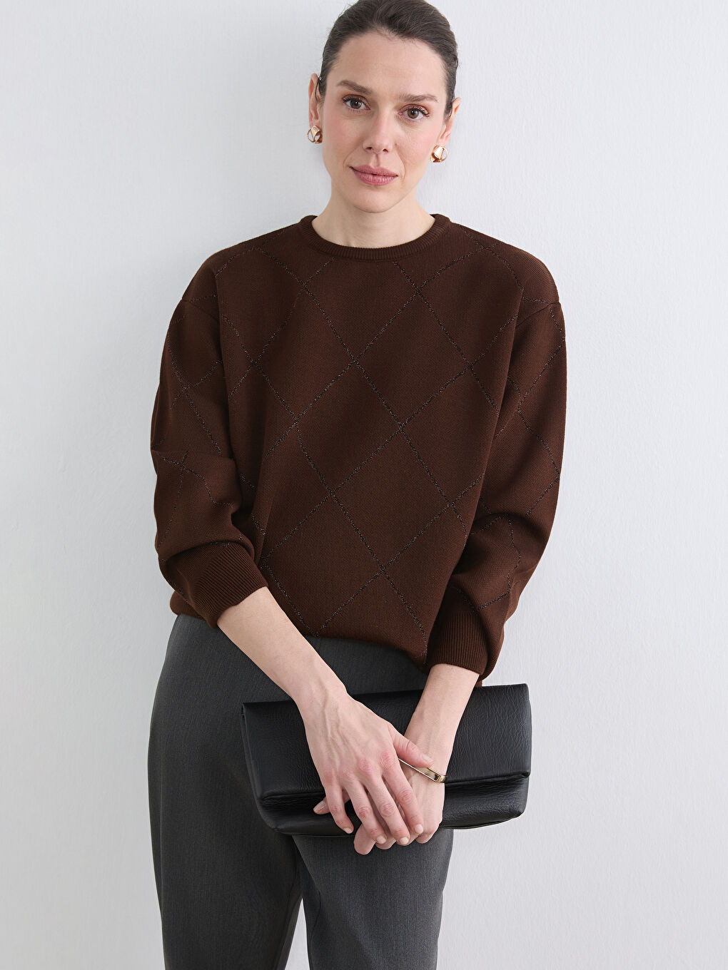 Γυναίκα ΚΑΦΕ Πουλόβερ