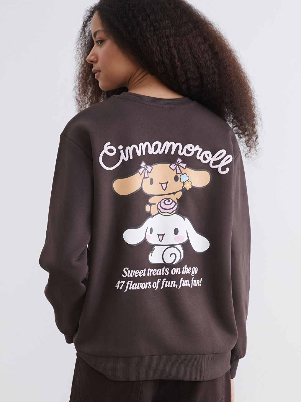 Kahverengi Cinnamoroll Baskılı Oversize Kadın Sweatshirt-3