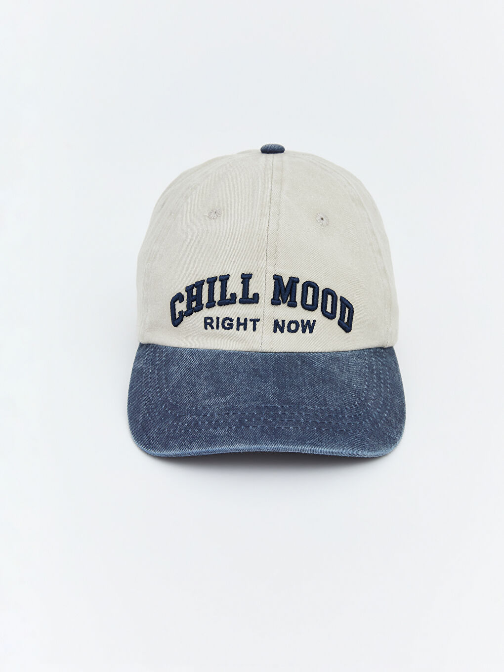 Бродирана с букви дамска бейзболна шапка