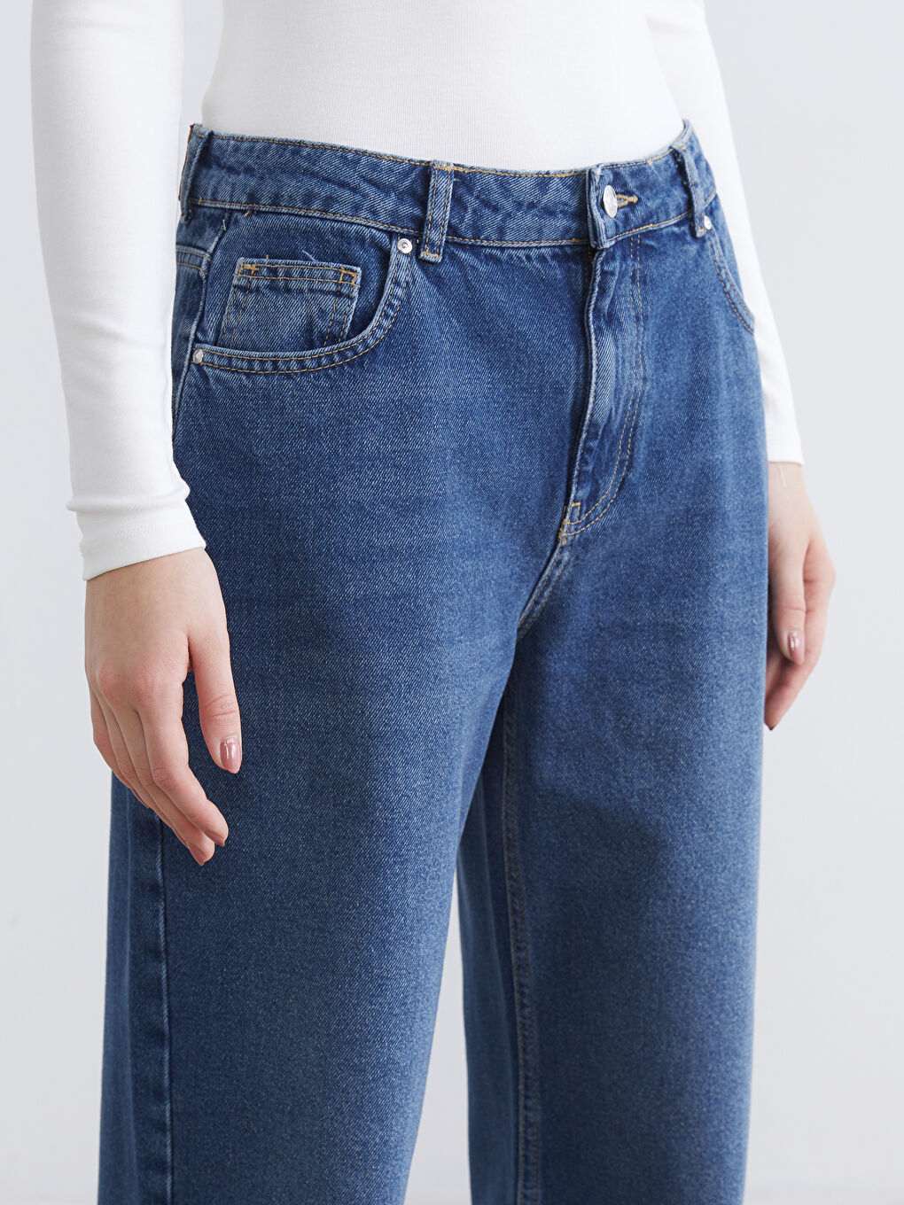 Women's Wide-Leg Jean-2