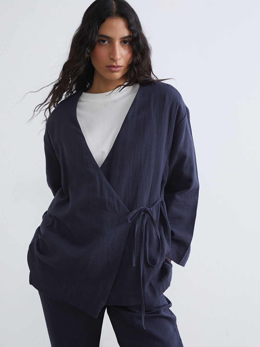 Lacivert Kruvaze Yaka Kadın Müslin Kimono	