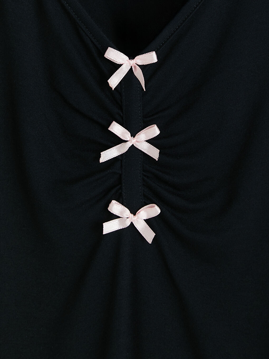 Siyah V Yaka Fiyonklu Kadın Şortlu Pijama Takımı-5