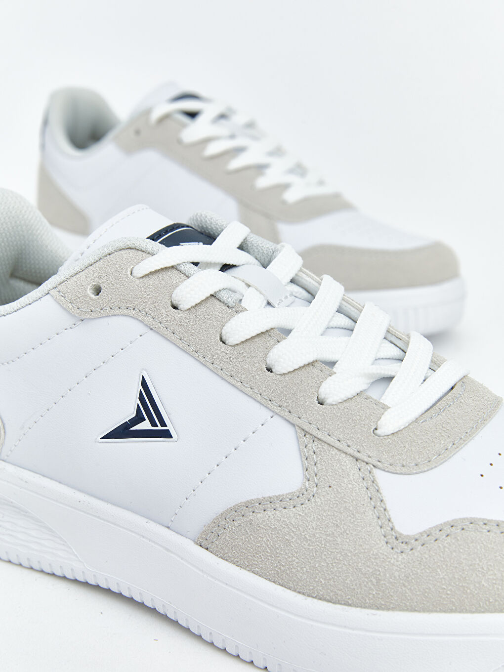 Beyaz Bağcıklı Süet Görünümlü Erkek Çocuk Spor Ayakkabı-2