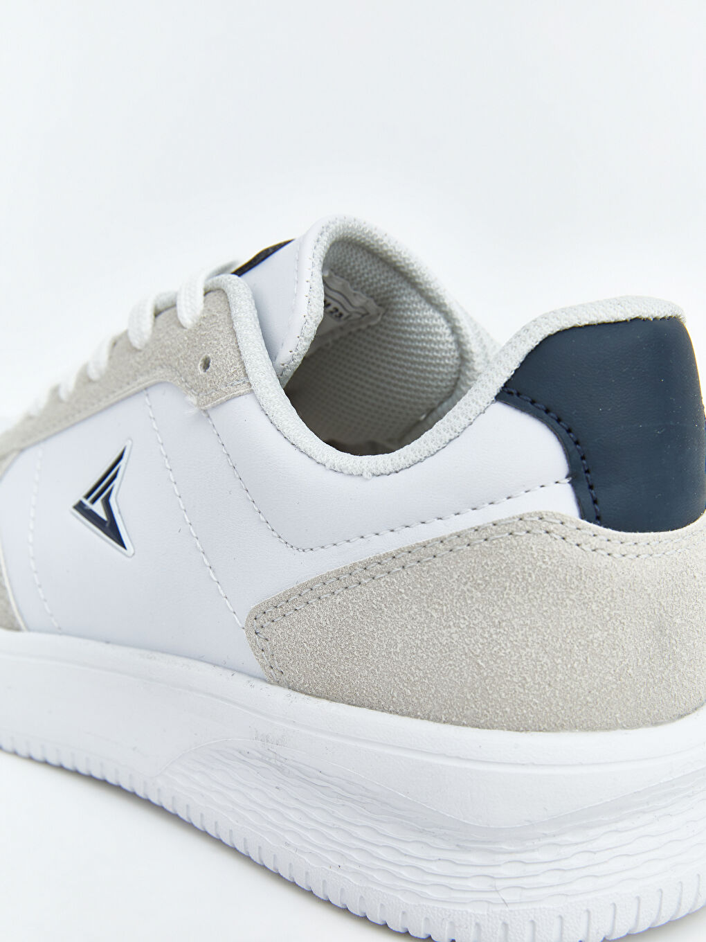 Beyaz Bağcıklı Süet Görünümlü Erkek Çocuk Spor Ayakkabı-4