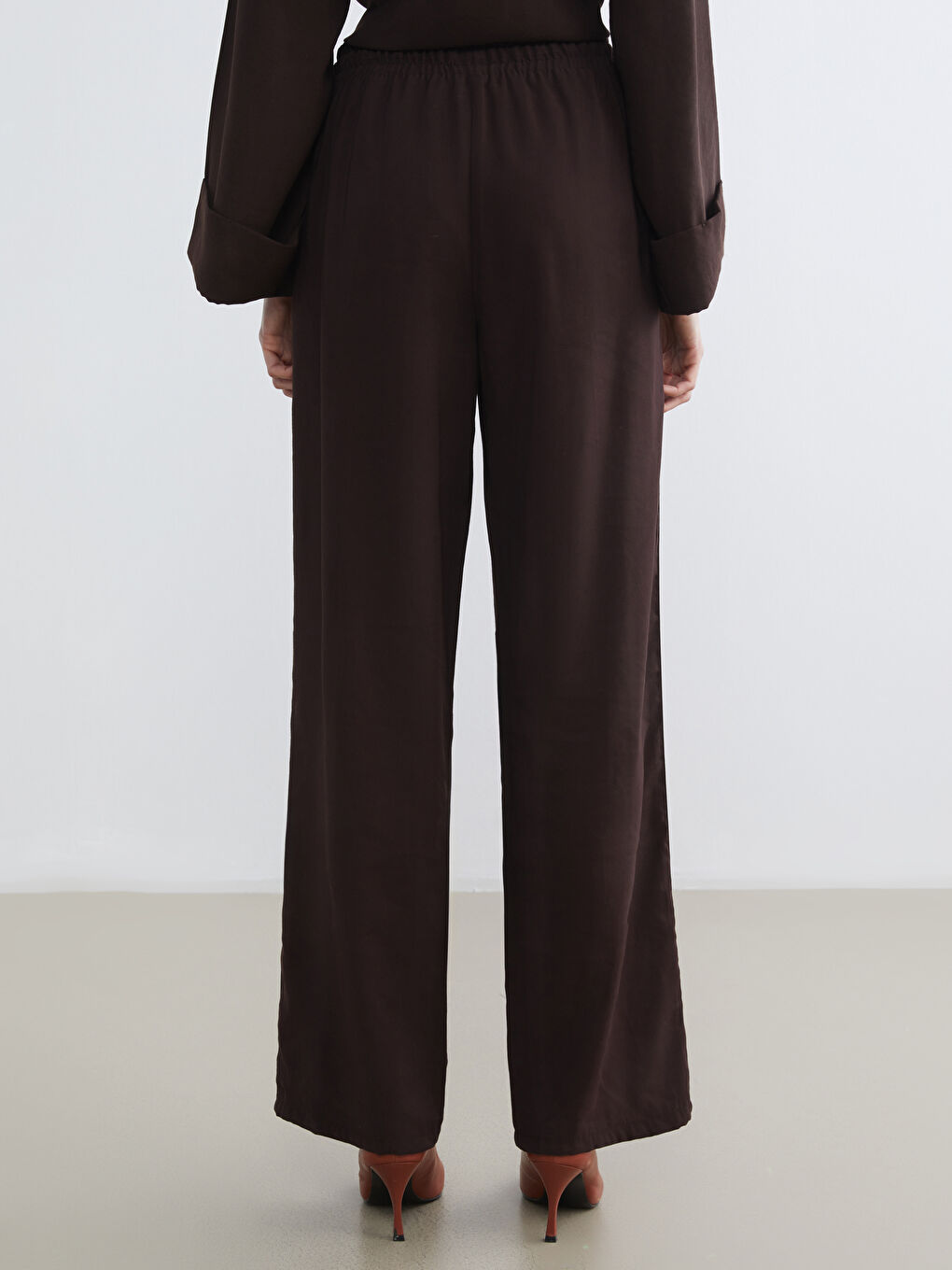 Kahverengi Beli Lastikli Geniş Paça Kadın Pantolon-3