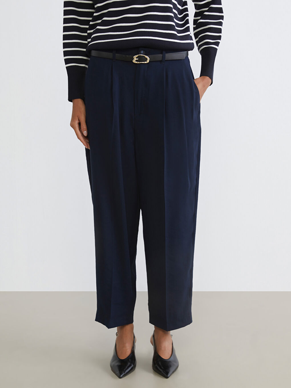 Lacivert Beli Kemerli Havuç Kesim Kadın Pantolon-1