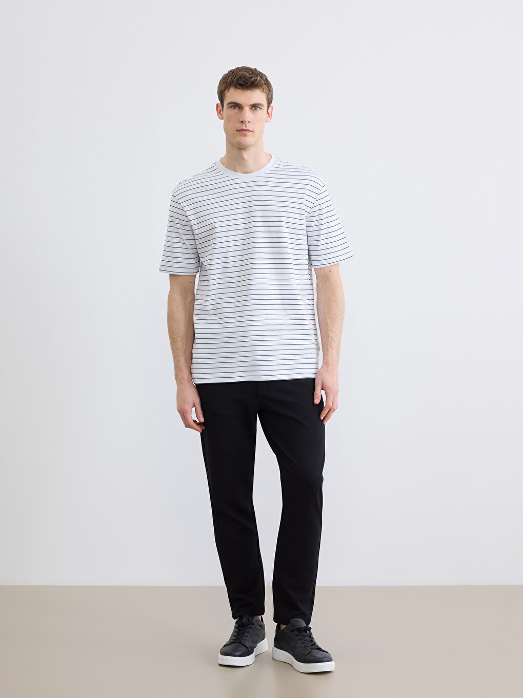 Ekru Bisiklet Yaka Çizgili Erkek Tişört-1