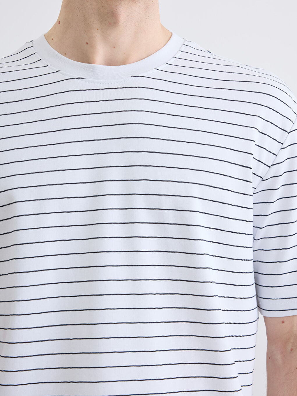 Ekru Bisiklet Yaka Çizgili Erkek Tişört-2