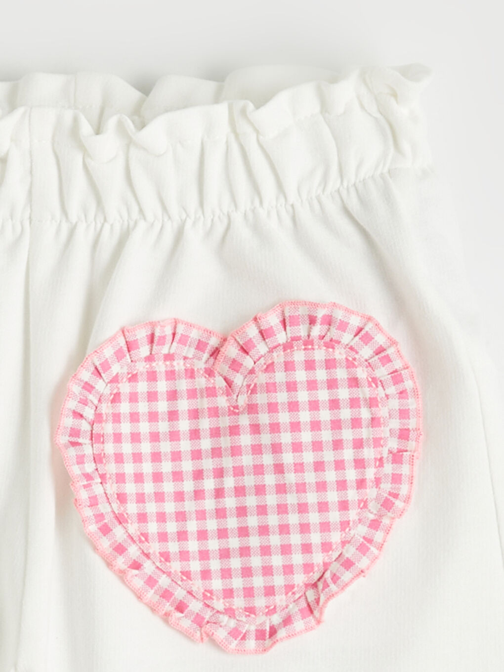 Ekru Beli Lastikli Kalp Detaylı Kız Çocuk Şort-1