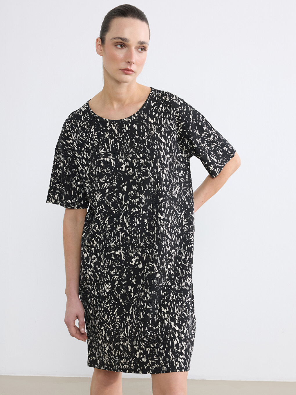 Crew Neck Patterned Mini Dress-2