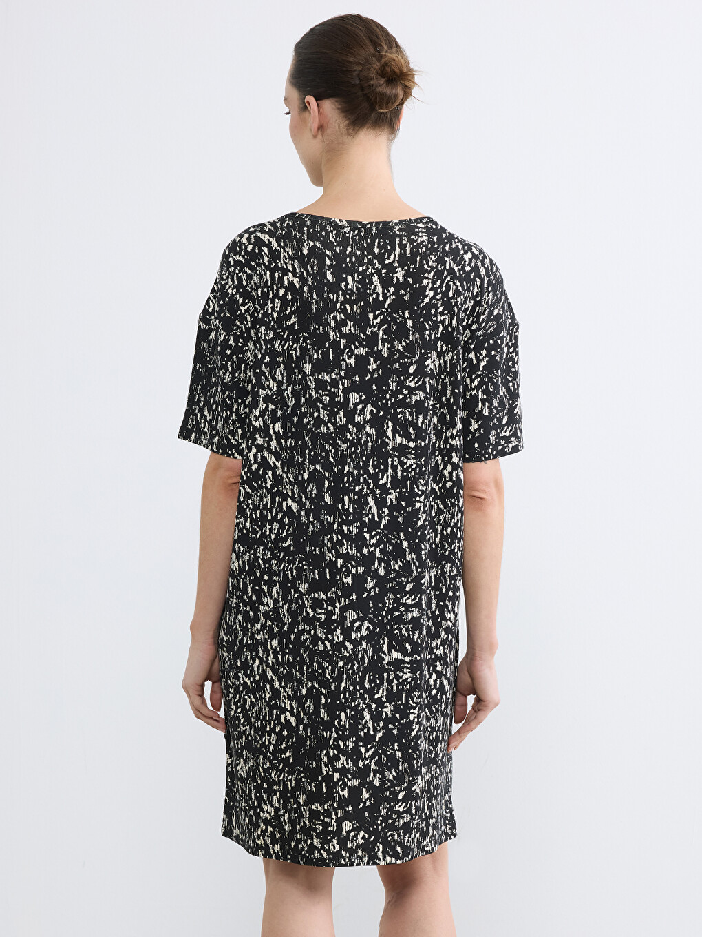 Crew Neck Patterned Mini Dress-3