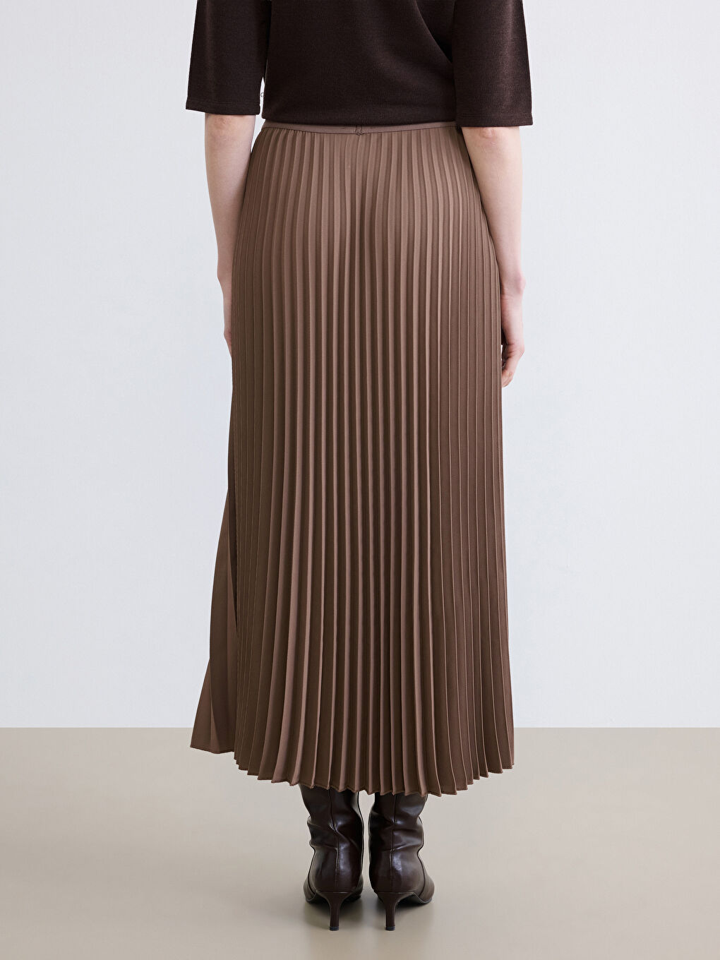 Kahverengi Beli Lastikli Pileli Etek-3