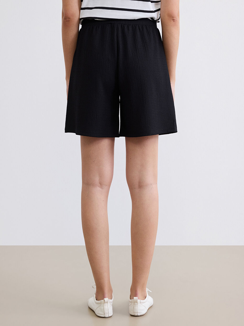 Woman BLACK Shorts-3