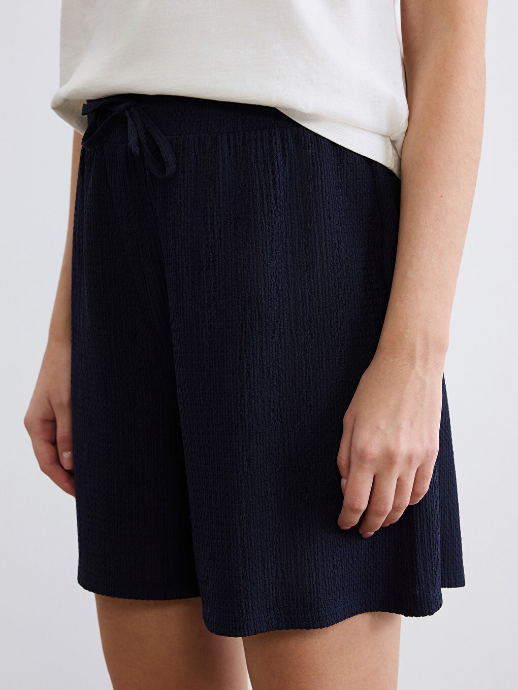 Woman NAVY Shorts-2