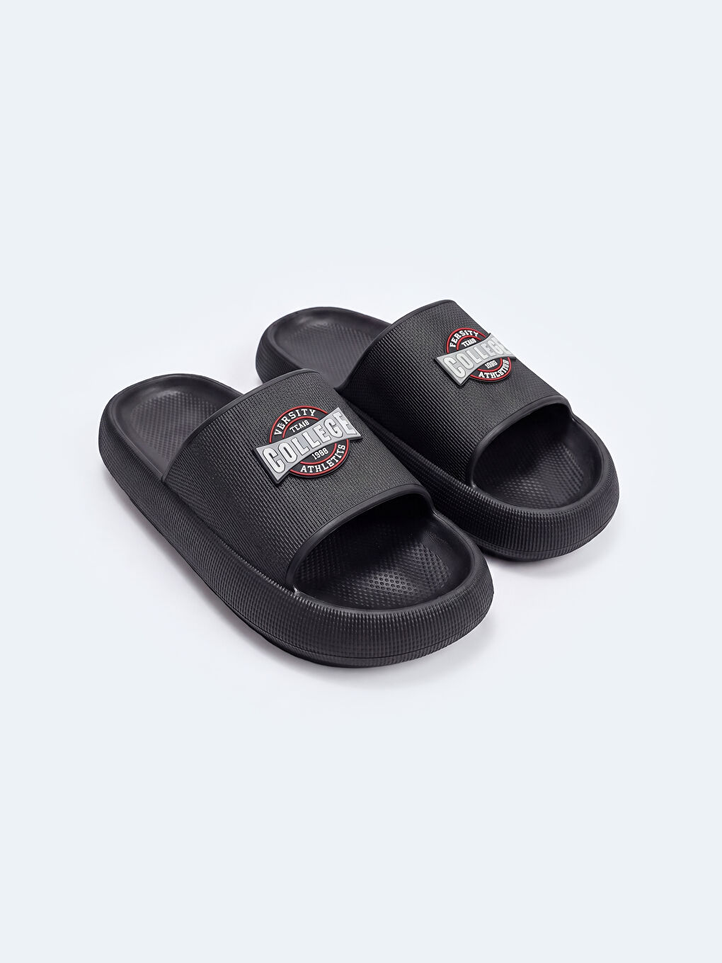 سليدرز سميكة النعل بطبعة كلية للرجال