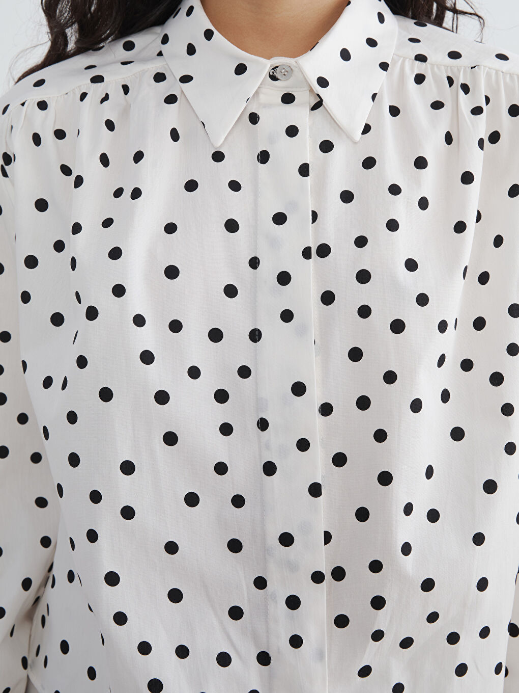 Beyaz Puantiyeli Poplin Kadın Gömlek-2