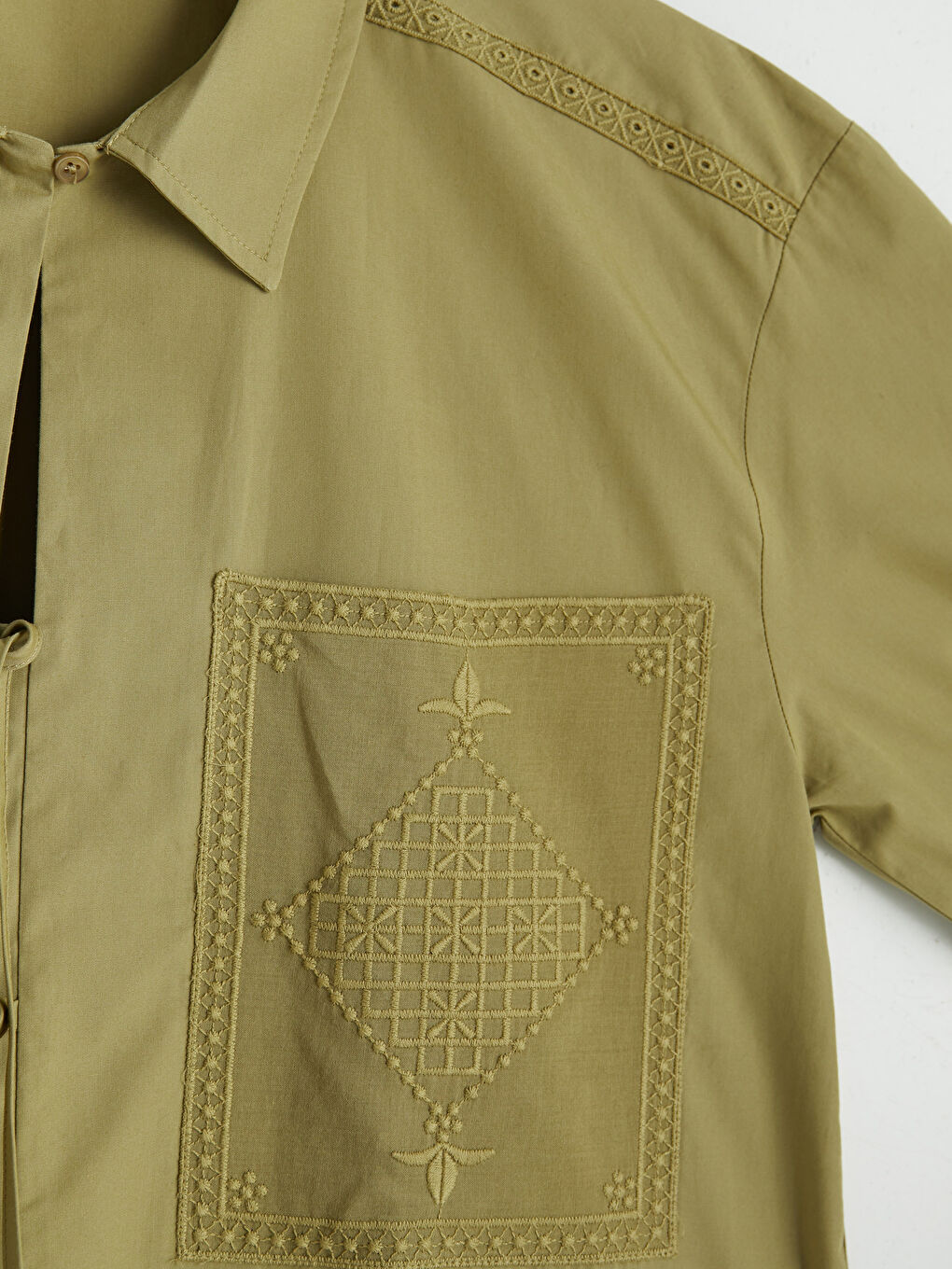 Yeşil Nakışlı Kadın Gömlek-3