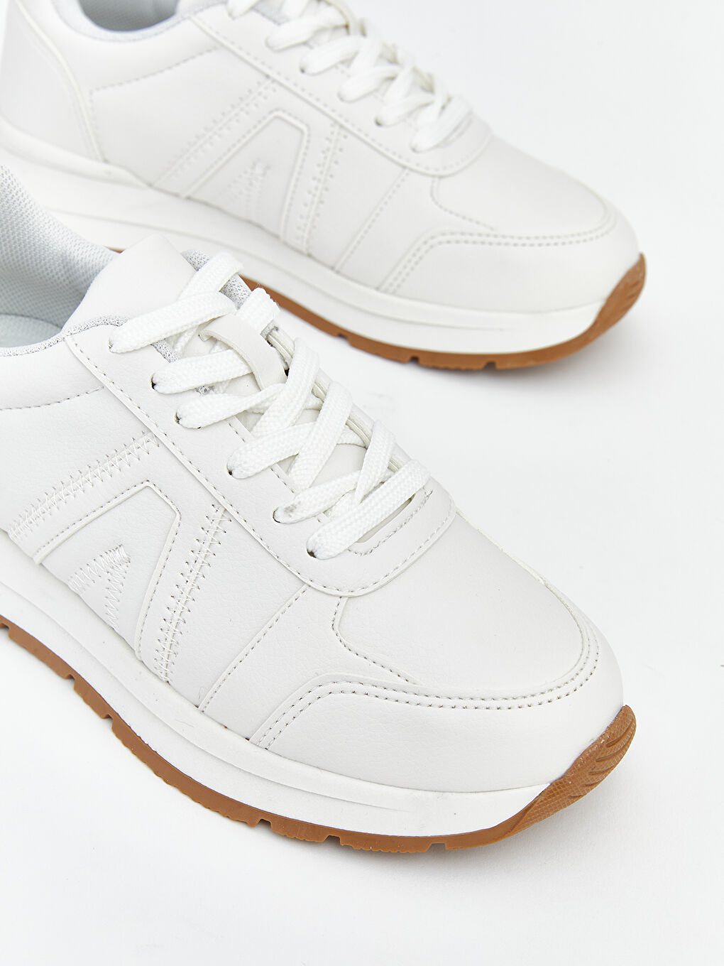 Beyaz Bağcıklı Kalın Tabanlı Spor Ayakkabı-2