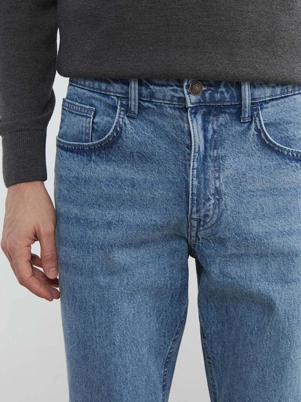 Мъж Синьо Дънки-2