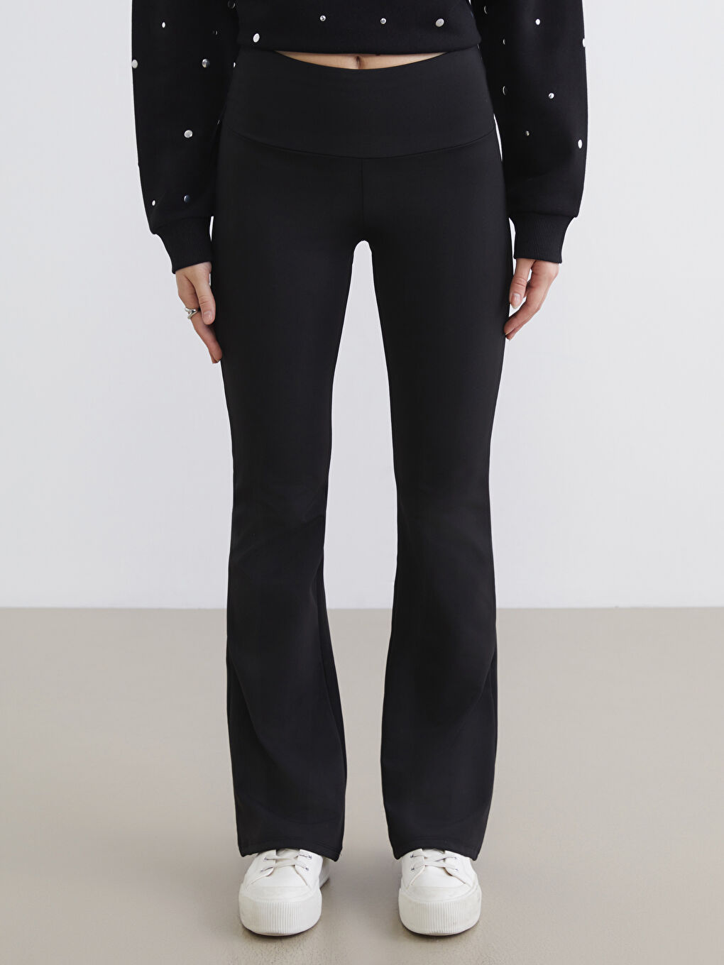 سترێج ڕه‌ش ژن-1