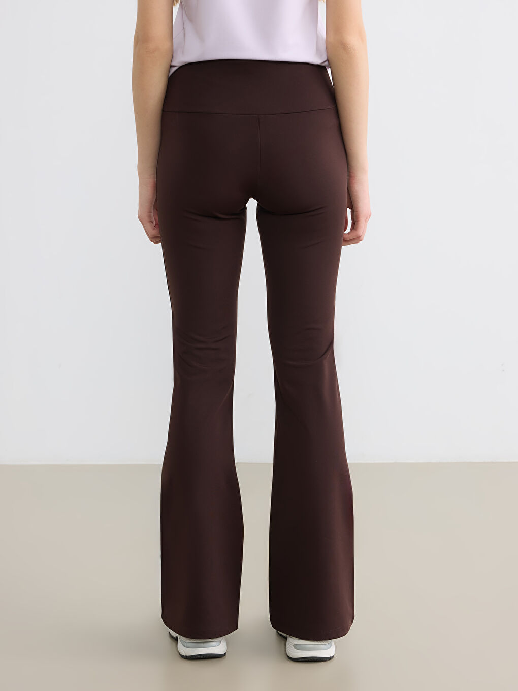 Спортивные леггинсы с высокой посадкой и расклешённым низом для женщин-3