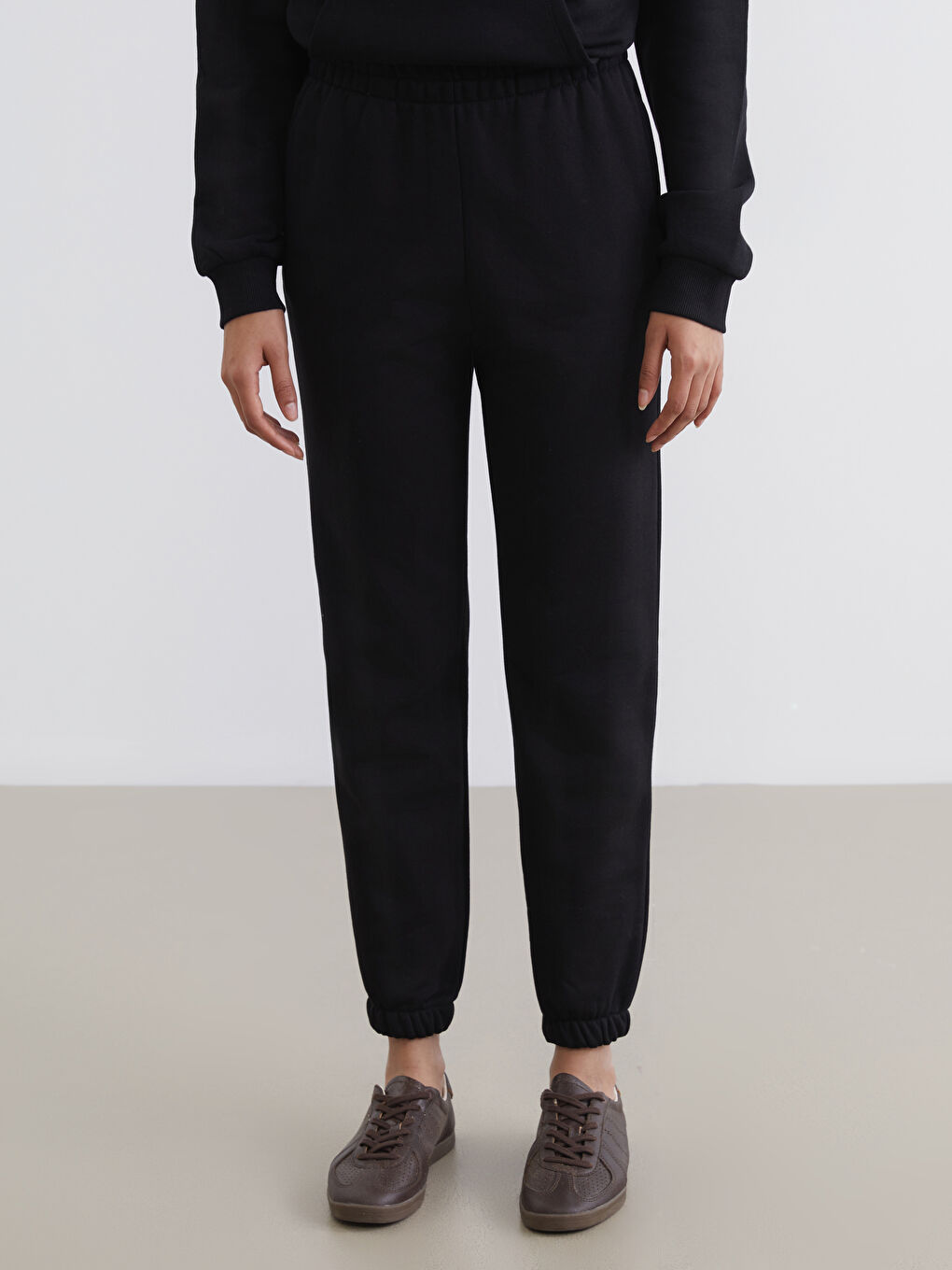 Siyah Beli Lastikli Kadın Kalın Jogger Eşofman Altı-1