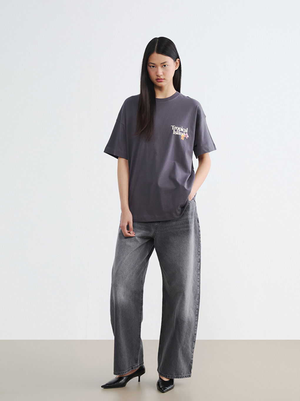 Antrasit Bisiklet Yaka Baskılı Oversize Kadın Tişört-1