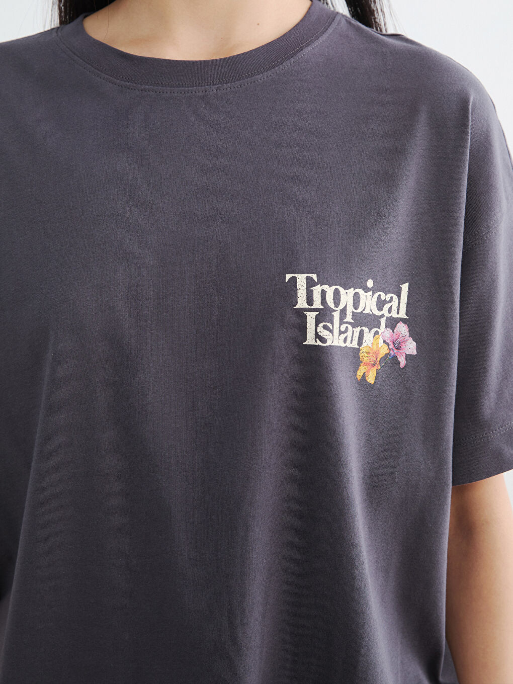 Antrasit Bisiklet Yaka Baskılı Oversize Kadın Tişört-2