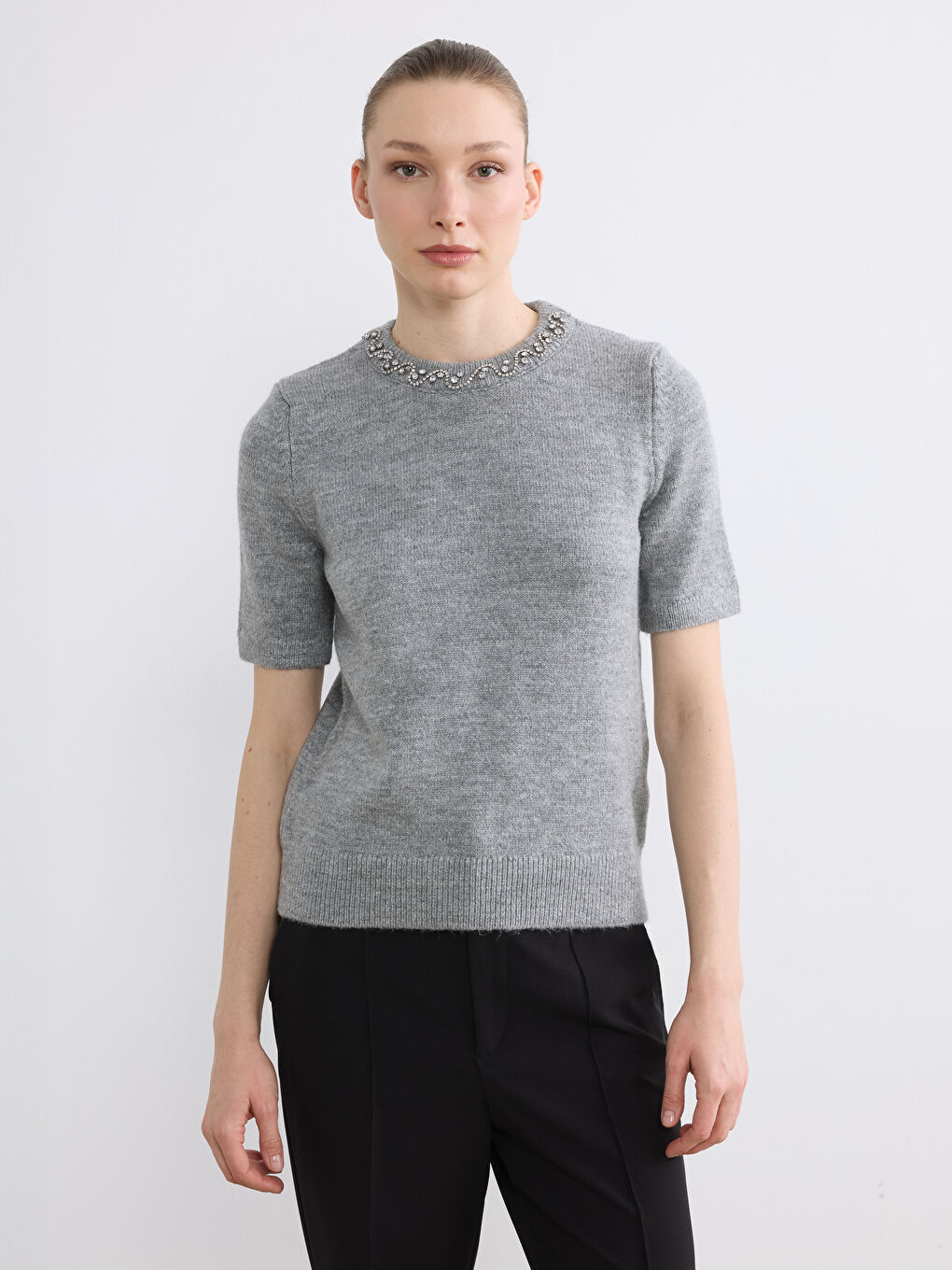 Gri Bisiklet Yaka Taşlı Kadın Triko Kazak