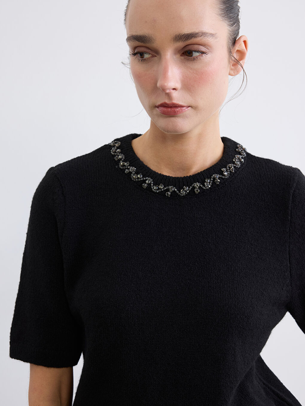 Siyah Bisiklet Yaka Taşlı Kadın Triko Kazak-2