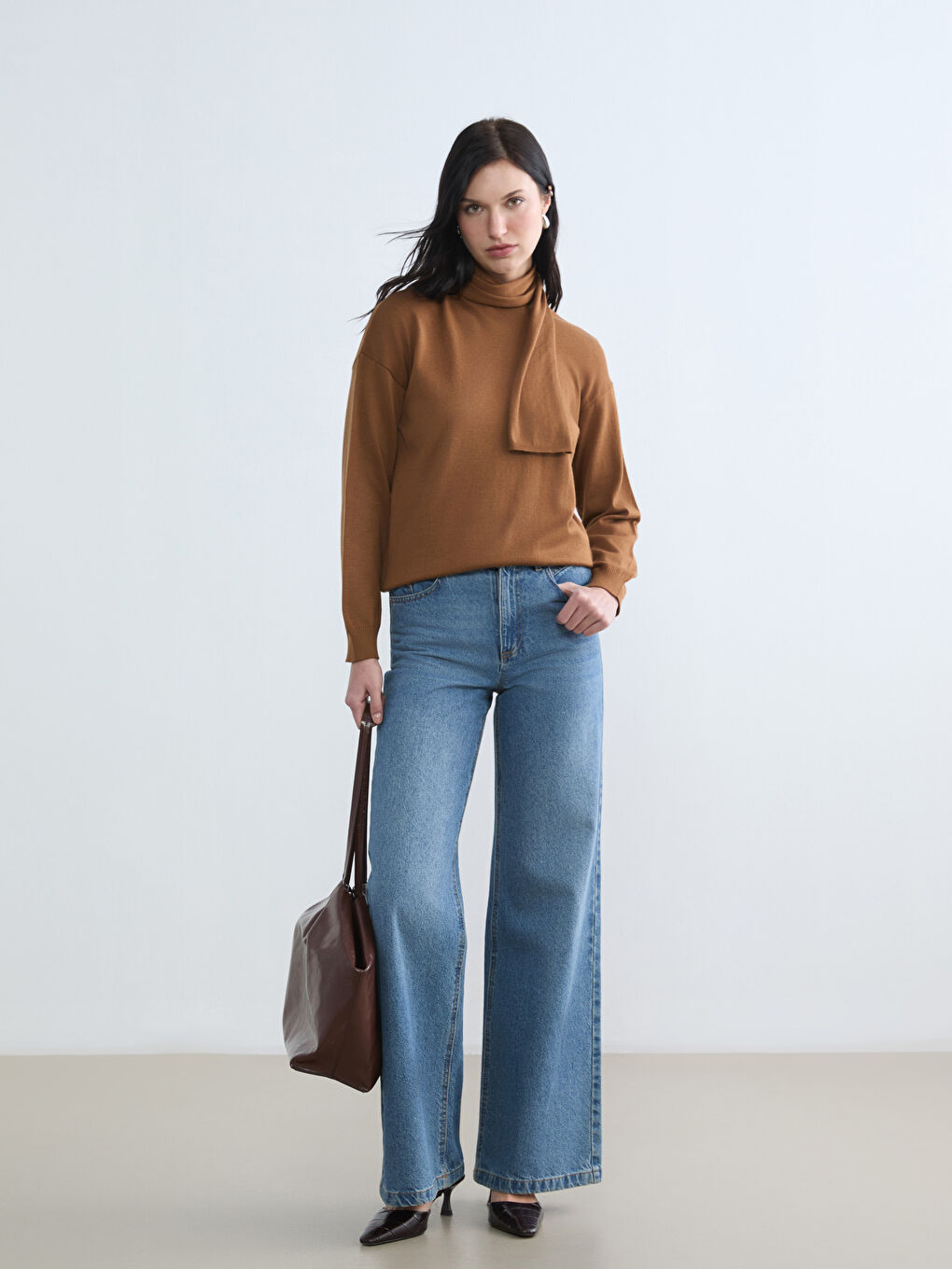 Kahverengi Atkılı Yaka Kadın Triko Kazak-1