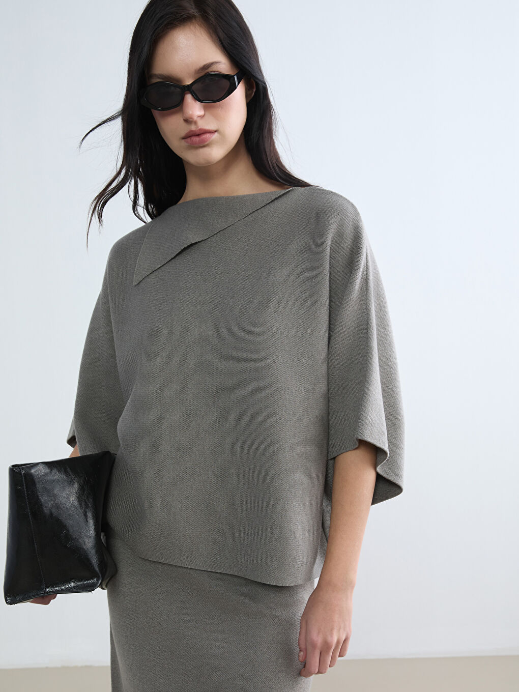 Bej Asimetrik Yaka Oversize Kadın Triko Kazak