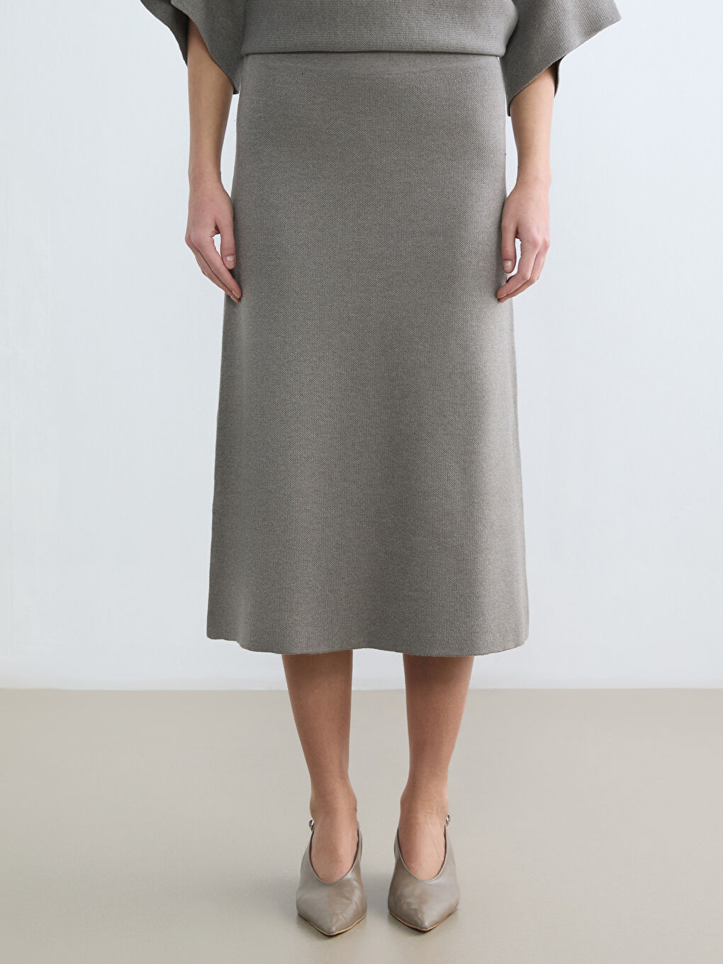 Bej Beli Lastikli Triko Etek-1