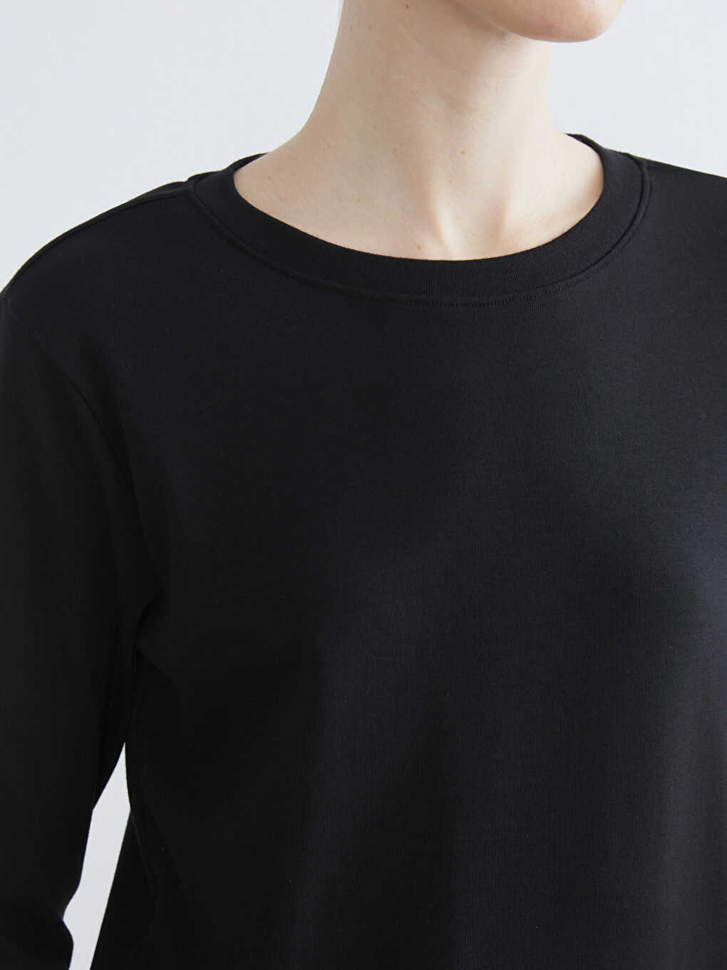 Siyah Bisiklet Yaka Kadın Tişört-2